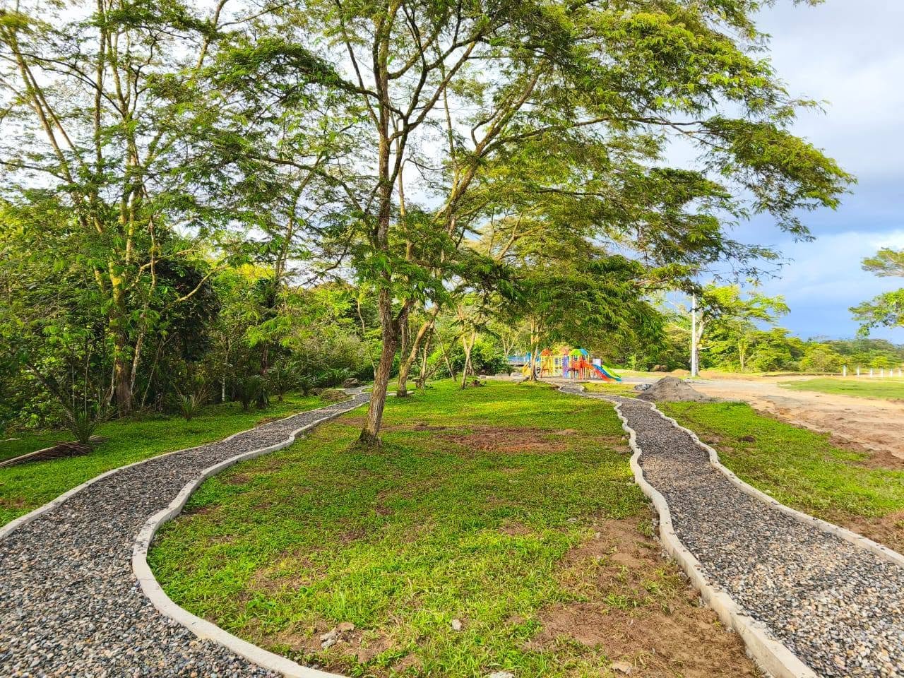 Zonas verdes y senderos ecológicos del proyecto campestre